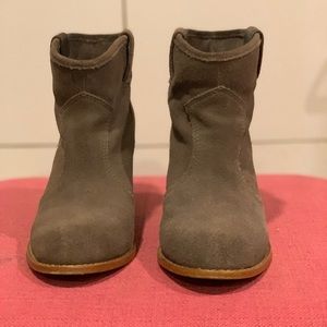 Splendid Suede Taupe Booties - Perfect for Fall!